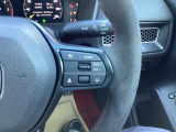 Hondaセンシングの機能のひとつ、アダプティブクルーズコントロール付!アクセルから足を離しても設定したスピードと前車との車間を保ち走行してくれます!車線維持もアシスト☆高速道路で疲労軽減ですね☆