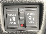 【両側パワースライドドア】スマートキーや運転席のスイッチで後席両側スライドドアの開閉が可能♪電動だから力を入れてドアを開ける必要が無く、小さなお子様でも簡単に開け閉めでき快適です♪