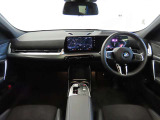 メーターパネルとコントロールディスプレイを一体化させた「BMWカーブドディスプレイ」