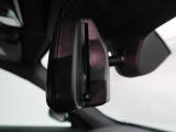 【ルームミラー一体型ETC】BMWといえばルームミラー一体型のETC。ドライバーから差し込めるかたちになっておりますので、差し忘れの際も慌てずにご利用いただけます。