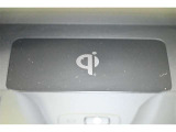 機種に制限はありますが、携帯の置くだけ充電機能付きです。