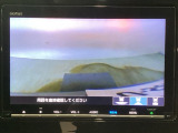 【バックカメラ】運転が苦手な方も車庫入れラクラクです!ギアをリバースに入れれば自動的に切り換わりますので、面倒な操作は不要です♪狭い駐車場もお車を傷つけず安心ですね!