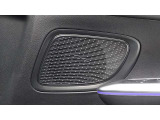 【アドバンスドサウンドシステム】各クラスのインテリア専用に開発された、高性能スピーカー&アンプのオーディオシステム。豊かな臨場感とともに心地よいナチュラルサウンドが愉しめます。