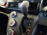 【CVT】無段変速機という意味です。 オートマミッションの中でも、ギヤによる変速をしないので、その分燃費が上がり経済的☆
