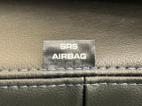 車両側方からの衝撃を緩和するSRSサイドエアバッグ(運転席/助手席)に加えて,SRSカーテンシールドエアバックも標準装備