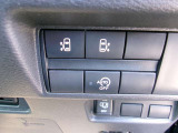 左右両側オートスライドドアです。運転席からでもスイッチひとつで開閉できるので、便利ですよ