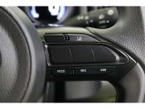 ステアリングスイッチ付きなのでオーディオの操作が手元で出来て便利ですね!