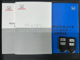 スマートキーは鍵をバッグに入れたままでもドアロックの開閉やエンジンのON・OFFができます。夜間や雨の日も鍵を探さなくて良いので便利です。