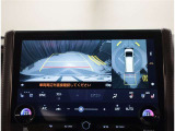 バックモニター付き。駐車の際のサポートとなり、必須アイテムのひとつですよね。それでも、バックする際は必ずご自身の目で確認をしてください。パノラミックビューで上から見下ろした視点でも確認できます!