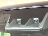 【スマートアシスト】走行中に前方の車両等を認識し、衝突しそうな時は警報とブレーキで衝突回避と被害軽減をアシスト。より安全にドライブをお楽しみいただけます。