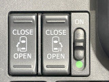 【両側パワースライドドア】スマートキーや運転席のスイッチで後席両側スライドドアの開閉が可能♪電動だから力を入れてドアを開ける必要が無く、小さなお子様でも簡単に開け閉めでき快適です♪