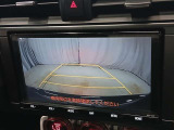 駐車が苦手な方でも安心のバックガイドモニター搭載。 後方の映像をクリアに表示し、ガイドラインで車庫入れや縦列駐車をしっかりサポート。毎日の運転がぐっとラクになります。