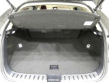 開口部の広いラゲージスペースは、ゴルフバックなどの荷物もラクラク積み込めます。