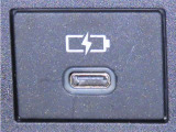 充電用USB端子を装備しております。
