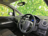 運転席まわりはメーターや前方の景色を確認しやすく、視界が広がる印象です。シートに腰掛けた際も周囲を見渡しやすく、毎日の移動を落ち着いて始められる空間です。