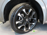 タイヤサイズは225/55R18。