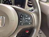 Hondaセンシングの機能のひとつ、アダプティブクルーズコントロール付!アクセルから足を離しても設定したスピードと前車との車間を保ち走行してくれます!車線維持もアシスト☆高速道路で疲労軽減ですね☆