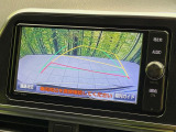 【バックカメラ】駐車時に後方がリアルタイム映像で確認できます。大型商業施設や立体駐車場での駐車時や、夜間のバック時に大活躍!運転スキルに関わらず、今や必須となった装備のひとつです!