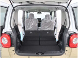 【トランクルーム】荷室の広さも十分です!シートアレンジでシートを畳めば長い荷物だって積めますね。シートアレンジの操作方法など、お気軽にご相談下さい。