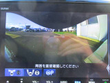 マルチビューカメラで車の周囲を映像で確認できます。駐車場や見通しの悪い交差点などナビ画面に映し出します。