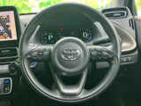 手元に複数のスイッチを配置し、運転姿勢を大きく変えずに車内の機能へアクセスしやすい仕様です。握りやすい形状で、毎日の運転を落ち着いてサポートしてくれます。