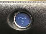 エンジンスタートスイッチです。キーが車内にあれば、エンジンの始動や停止はスイッチを押すだけ!キーを取り出す手間を省き、ワンプッシュで操作できるので簡単でスムーズです。