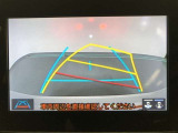 【バックガイドモニター】後方の映像をナビ画面に表示するだけでなく、ステアリング操作に連動して動くガイド線も同時に表示!予想進路の確認をしながら後退できるので便利です!