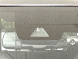 【プリクラッシュセーフティ】前方の車両等を検知し、衝突しそうな時は警報で注意を促し、ブレーキを踏む力をサポート。ブレーキを踏めなかった場合は衝突被害軽減ブレーキが作動、衝突回避をサポートします。