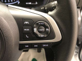 《全車速追従機能付ACC(アダプティブクルーズコントロール)》走行中、先行車の様子を検知しつつ、設定した車速で先行車に追従します。長距離運転中の渋滞なども快適に運転できます。