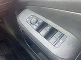 運転席ドアには各ウインドウの集中操作が可能となっています。