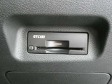 ETC付 料金所もスムーズに通れ、割引料金の適用もあります。ビルトインできれいに収まっており、見た目もスマートです。