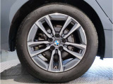 アウトバーンの走行を見据えたBMWの足回りは高い走行性能にこだわりが御座います。