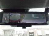パノラミックビューモニター&バックモニター♪車両の前後左右に搭載した4つのカメラの映像を合成し、車を真上から見ているような映像を表示♪