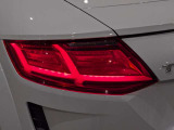 【LEDテールライト】後方車からの視認性も良く、ウインカーは、シーケンシャルを採用! アウディらしいデザインが特徴です!!