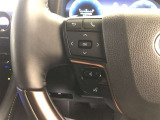 【ステアリングスイッチ】マルチインフォメーションディスプレイ内の表示切替や運転支援機能、オーディオなどの操作をステアリングから手を離さずに行うことができます。