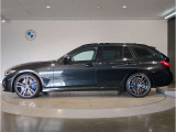 【XDrive】強大なパワーをXdriveシステムが瞬時に理想的な可変配分を行い、かつてない安心・快適・スポーティな走りを約束します。走行状況に応じてトルク配分を最適化してくれる優れものです!