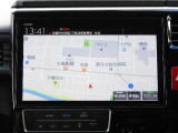 ★地図画面★地図上の文字や記号など細かい表示も鮮明に映し出します。また、スマートフォンのような操作が可能なタッチパネルを採用し、ボタンを探すことなく直感的に操作できます!