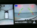 【アラウンドビューモニター】空から見ているような視点でクルマの周囲が確認できるモニター。クルマの真横や斜め後ろなど、目の届きにくいところも気付くことができるのです。