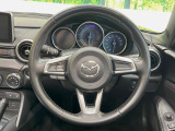 【純正革巻きステアリング】上質な革を使用することで、手にしっかり馴染みとても運転しやすいハンドルです♪