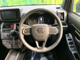 【純正革巻きステアリング】上質な革を使用することで、手にしっかり馴染みとても運転しやすいハンドルです♪