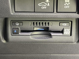 ETC2.0車載器を備えており、対応する料金所ではETCカードを利用したスムーズな通過をサポートします。高速道路を利用する機会の多い方にも便利な装備です。