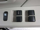 運転席側のパワーウィンドウスイッチです。全ての窓の開閉操作ができます。