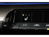運転席と助手席には寒い日の肩や腰、冷えやすい下肢を温めてくれるシートヒーターが付いております!