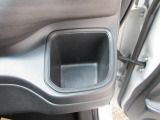 運転席右側のドリンクホルダーです。
