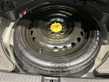 【テンパータイヤ】こちらのお車にはテンパータイヤがついております♪