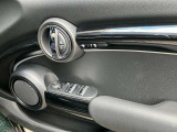 車両の詳細、ご質問につきましては、弊社営業スタッフまでお気軽にご連絡下さいませ。遠方のお客様には実車の詳細画像送信も承ります。お客様からのお問合せをお待ち致しております。