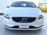 当店の認定中古車(VOLVO APPROVED CAR)はメーカー基準の車齢・走行に応じた内外装・機関の176項目もの項目に厳密な点検を実施。すべての基準を満たした自信を持ってお届けする中古車です。
