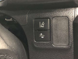車線逸脱の可能性をドライバーに知らせる《レーンディパーチャーアラート》、衝突回避や衝突時の被害軽減をサポートする《プリクラッシュセーフティシステム》でドライバーをサポートします。