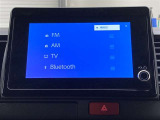 ブルートゥースに接続することにより、スマホに入ったお気に入りの音楽を車内で楽しむことができます♪あると本当に便利な機能になっています!
