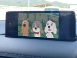 テレビ映像を表示できるモニターを備えています。停車中のひと休みや待ち時間に、映像を楽しめるのがうれしいポイント。画面が見やすい位置にあり、操作時も内容を確認しやすいです。